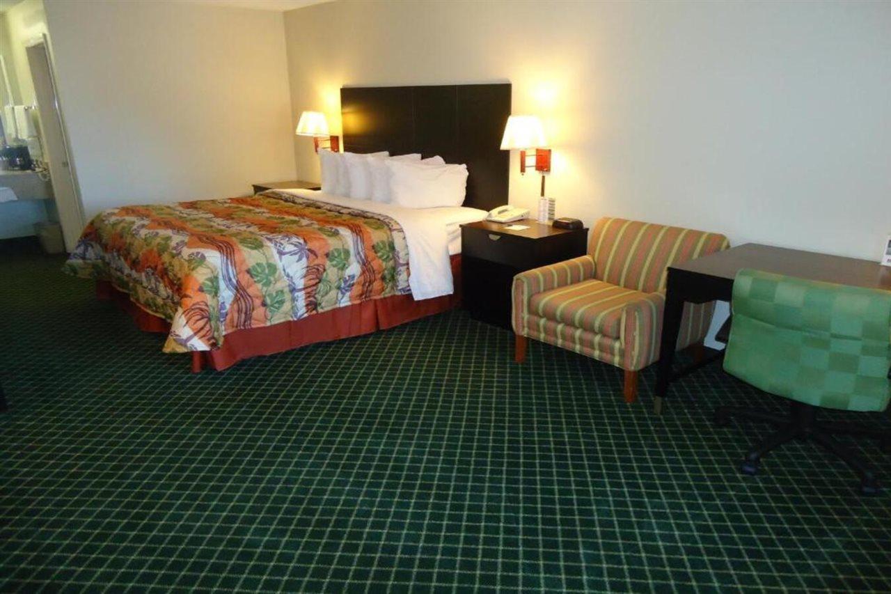 Days Inn By Wyndham Alma Bagian luar foto
