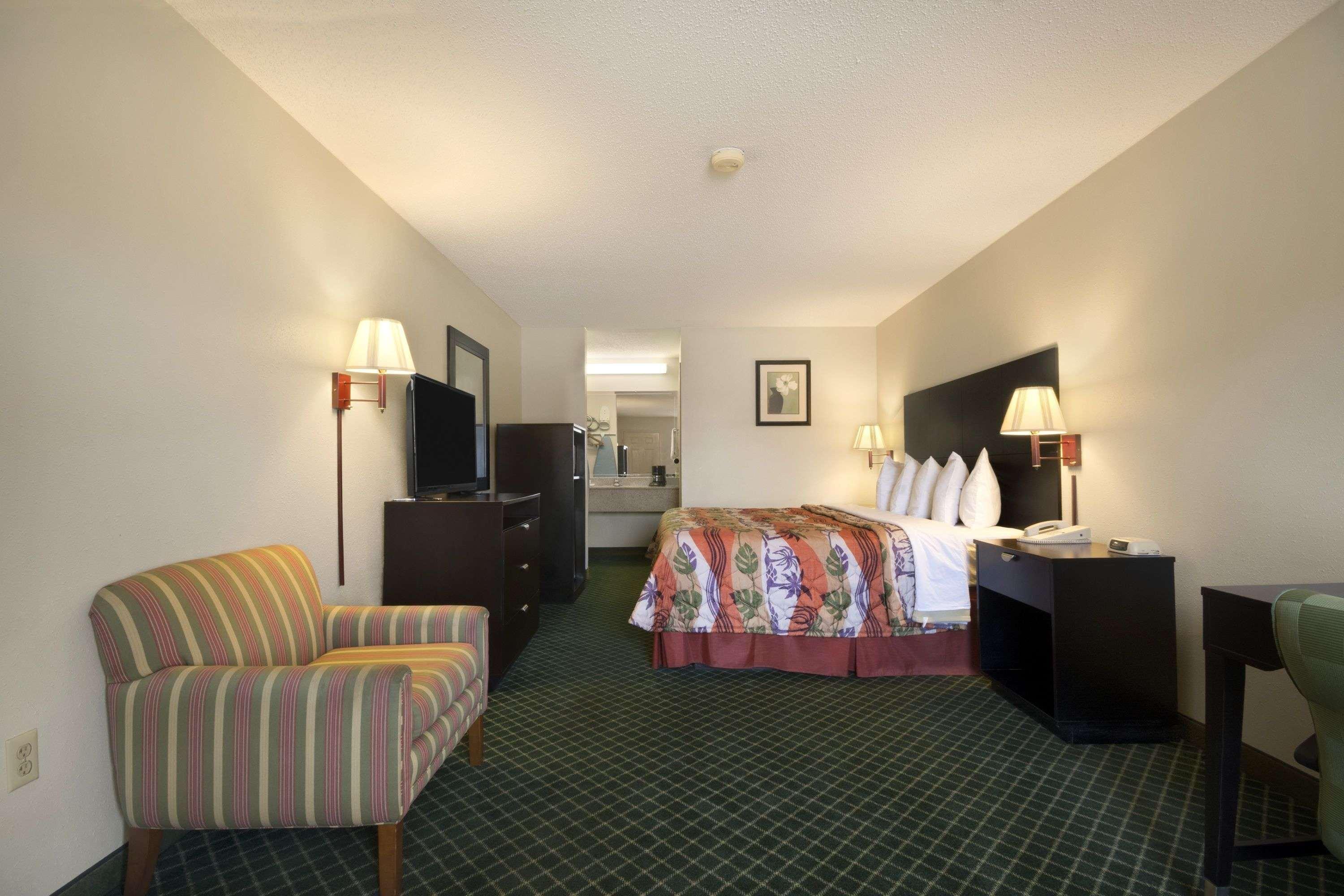 Days Inn By Wyndham Alma Bagian luar foto