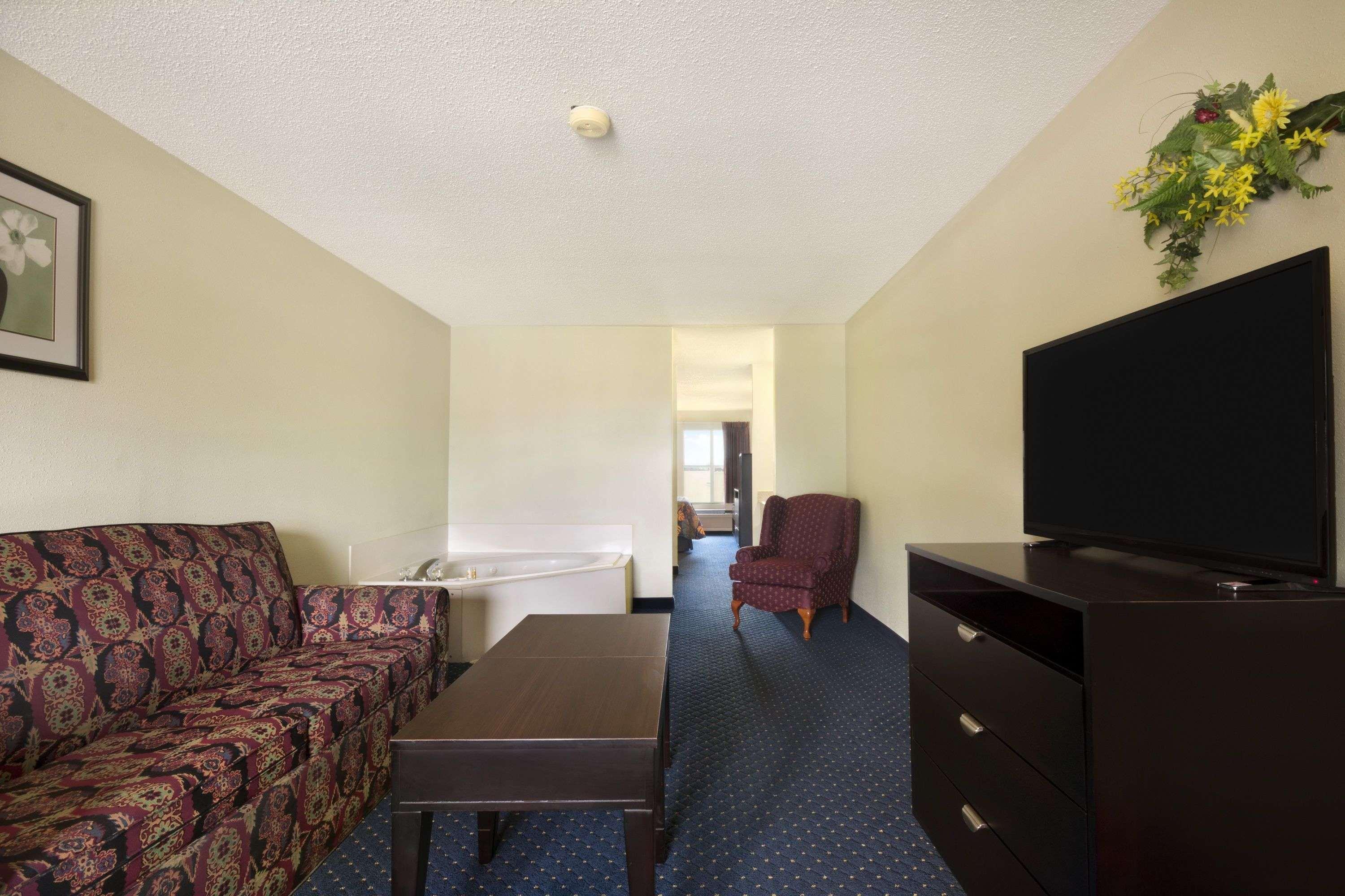 Days Inn By Wyndham Alma Bagian luar foto