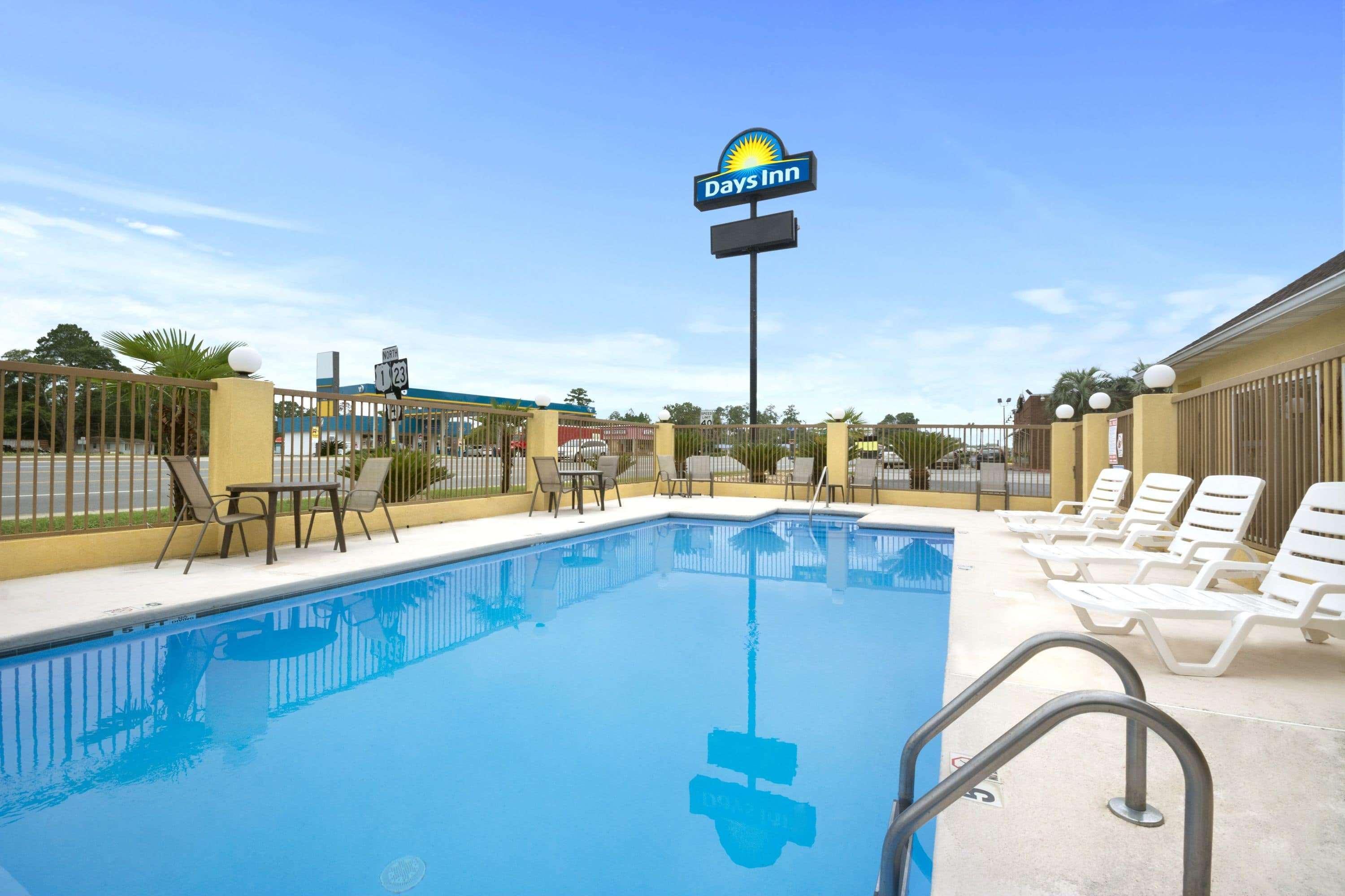 Days Inn By Wyndham Alma Bagian luar foto