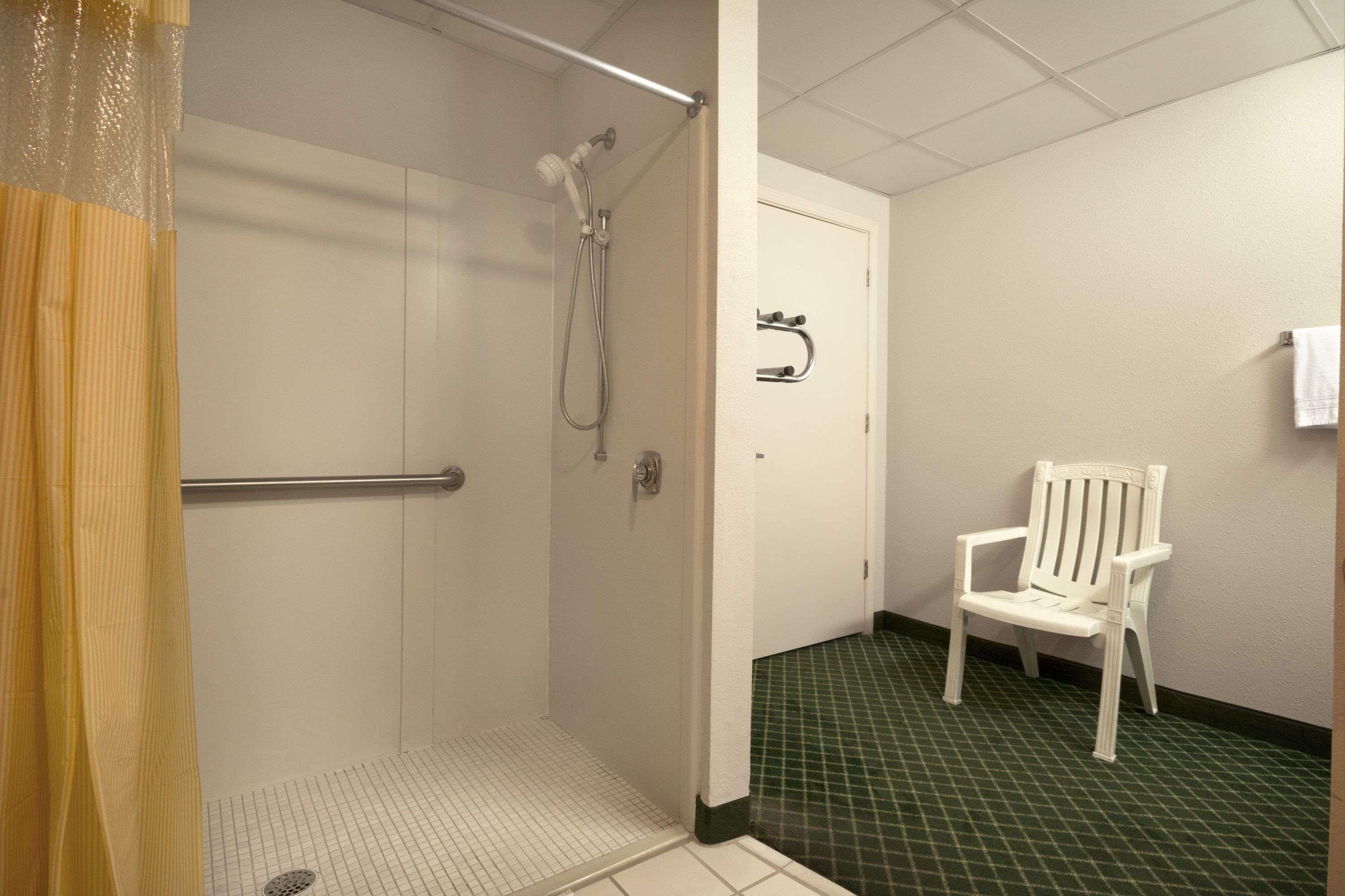 Days Inn By Wyndham Alma Bagian luar foto