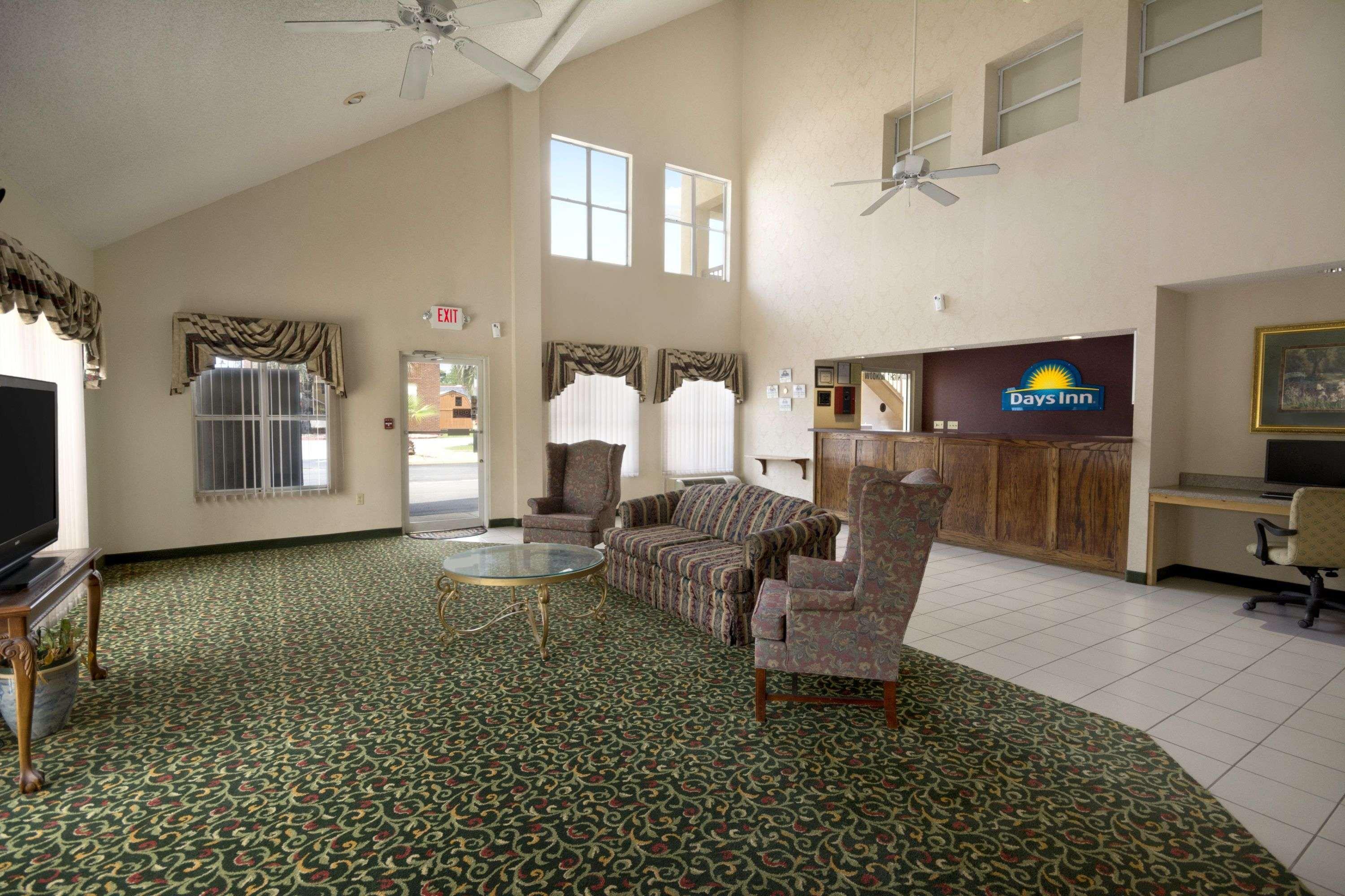 Days Inn By Wyndham Alma Bagian luar foto