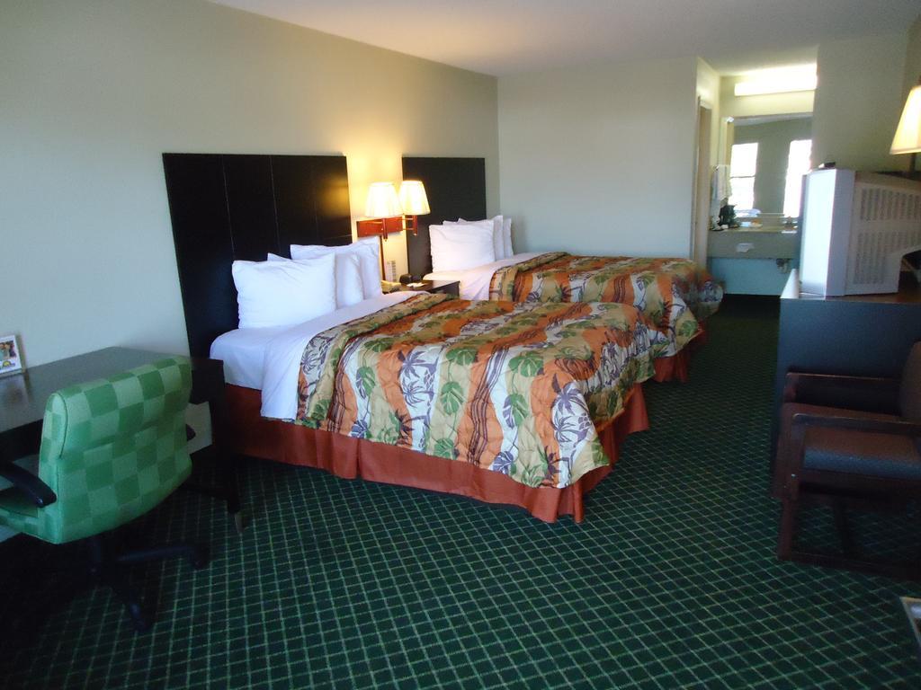 Days Inn By Wyndham Alma Bagian luar foto